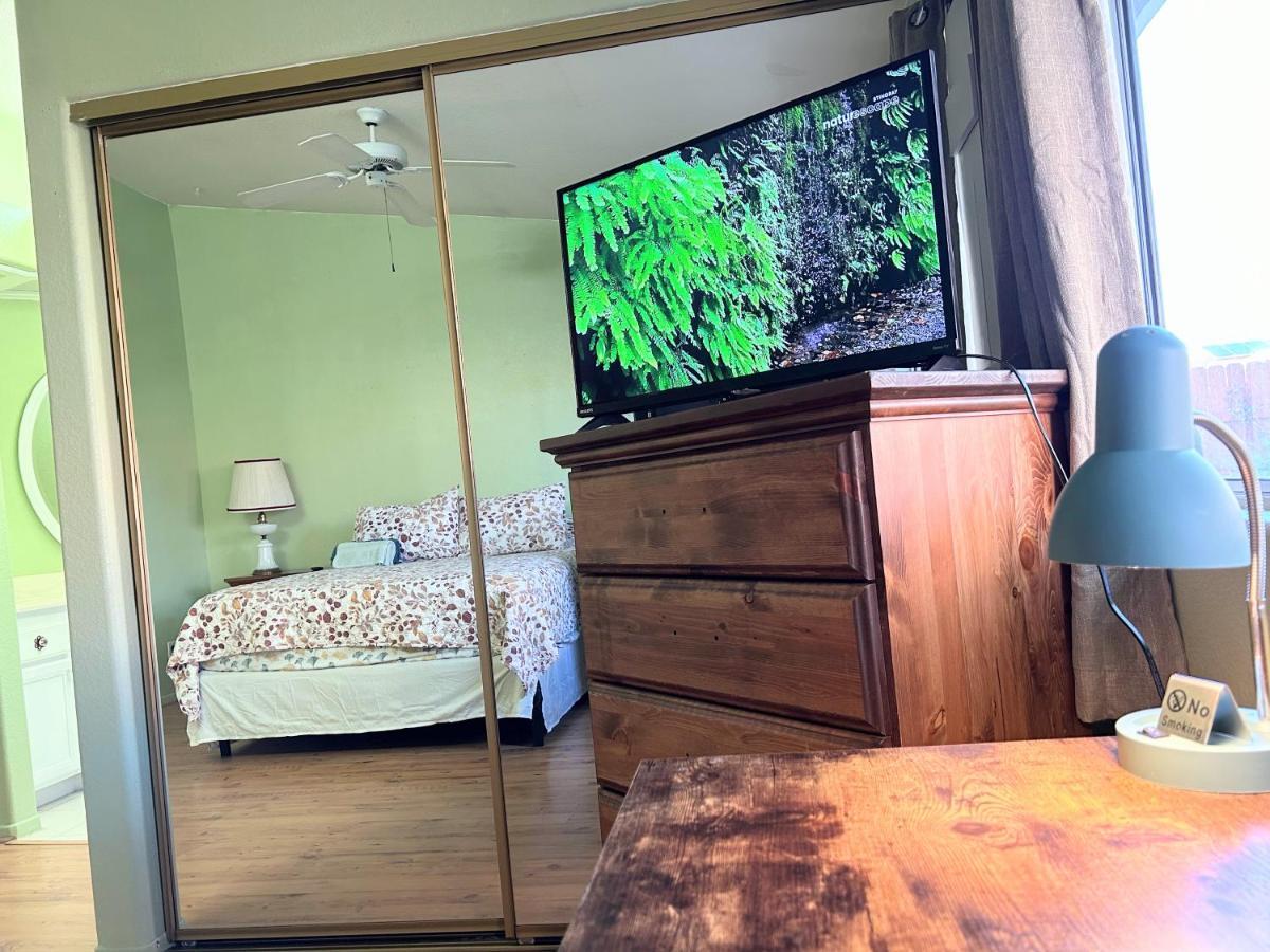 Vineyard Vista Suite With Tv And Private Bathroom Hemet Exterior photo